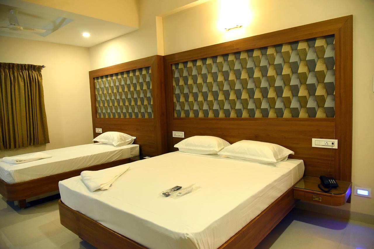 Hotel Gokulgrande Erode Bagian luar foto