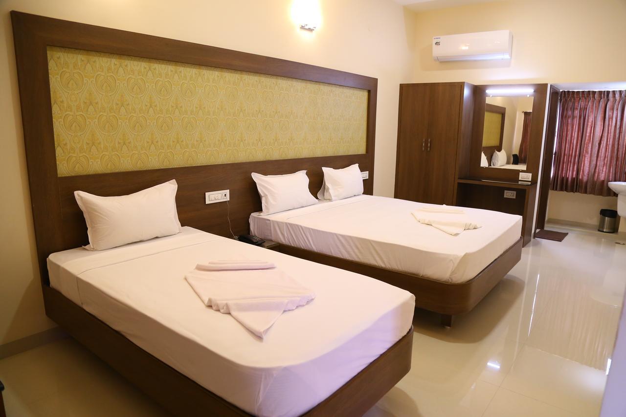 Hotel Gokulgrande Erode Bagian luar foto