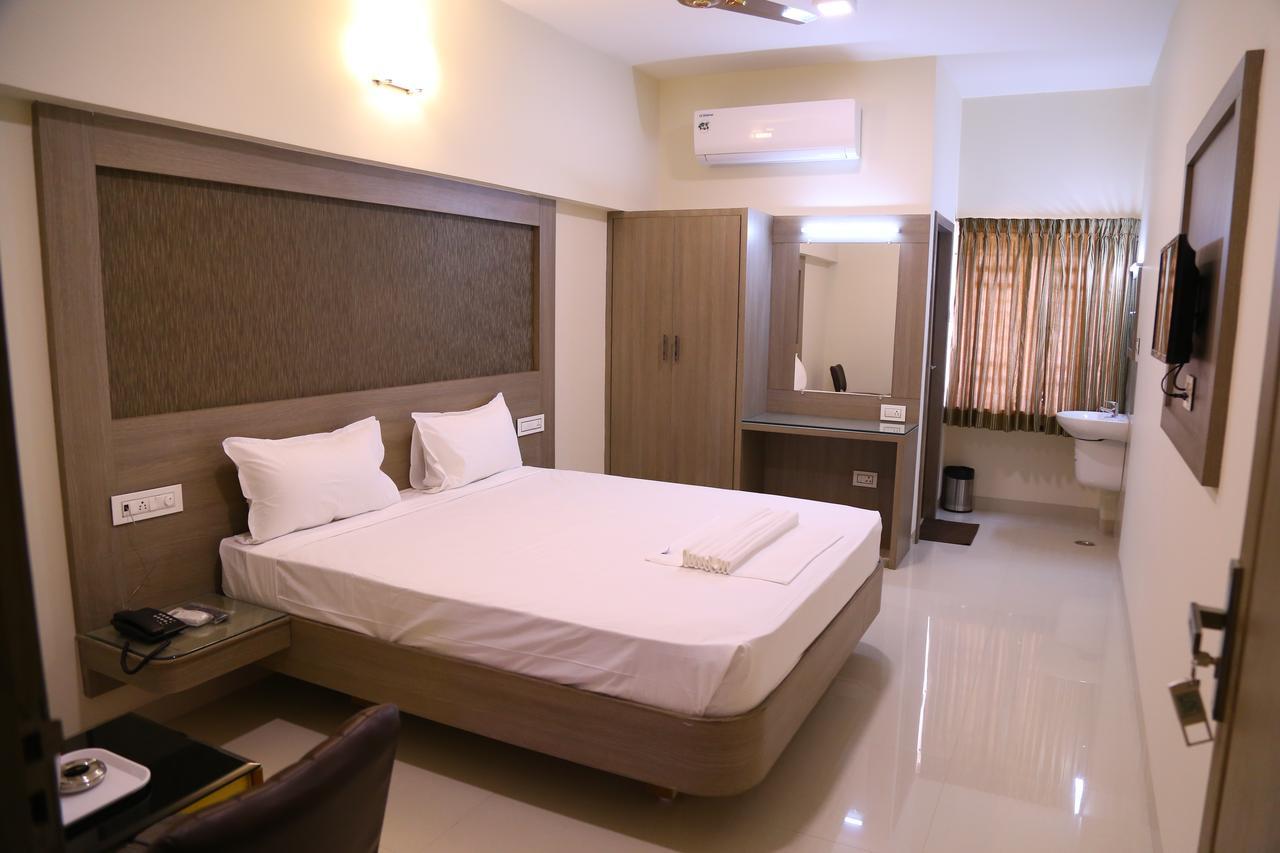 Hotel Gokulgrande Erode Bagian luar foto