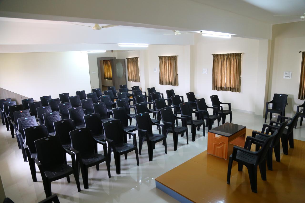Hotel Gokulgrande Erode Bagian luar foto