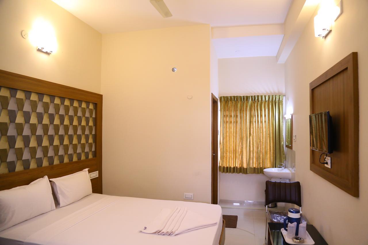 Hotel Gokulgrande Erode Bagian luar foto