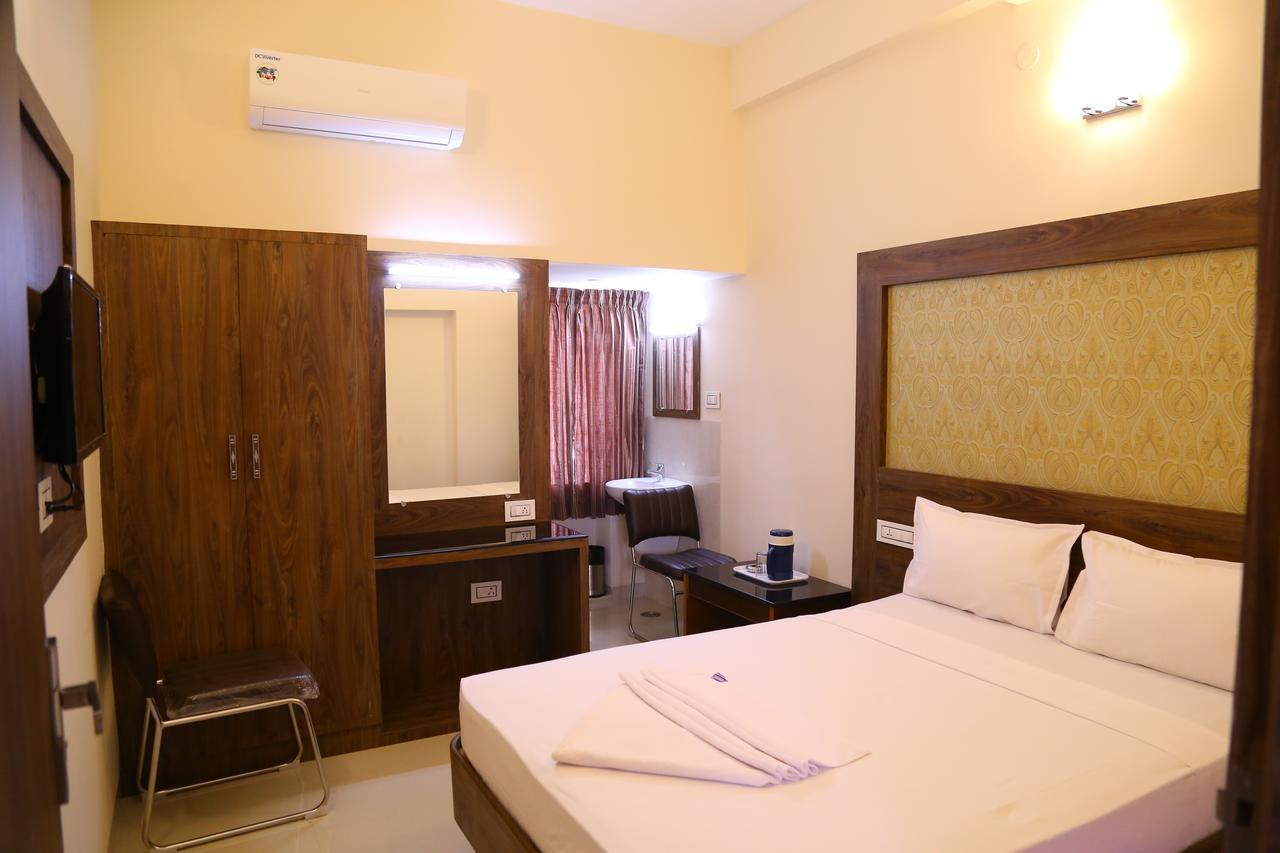Hotel Gokulgrande Erode Bagian luar foto