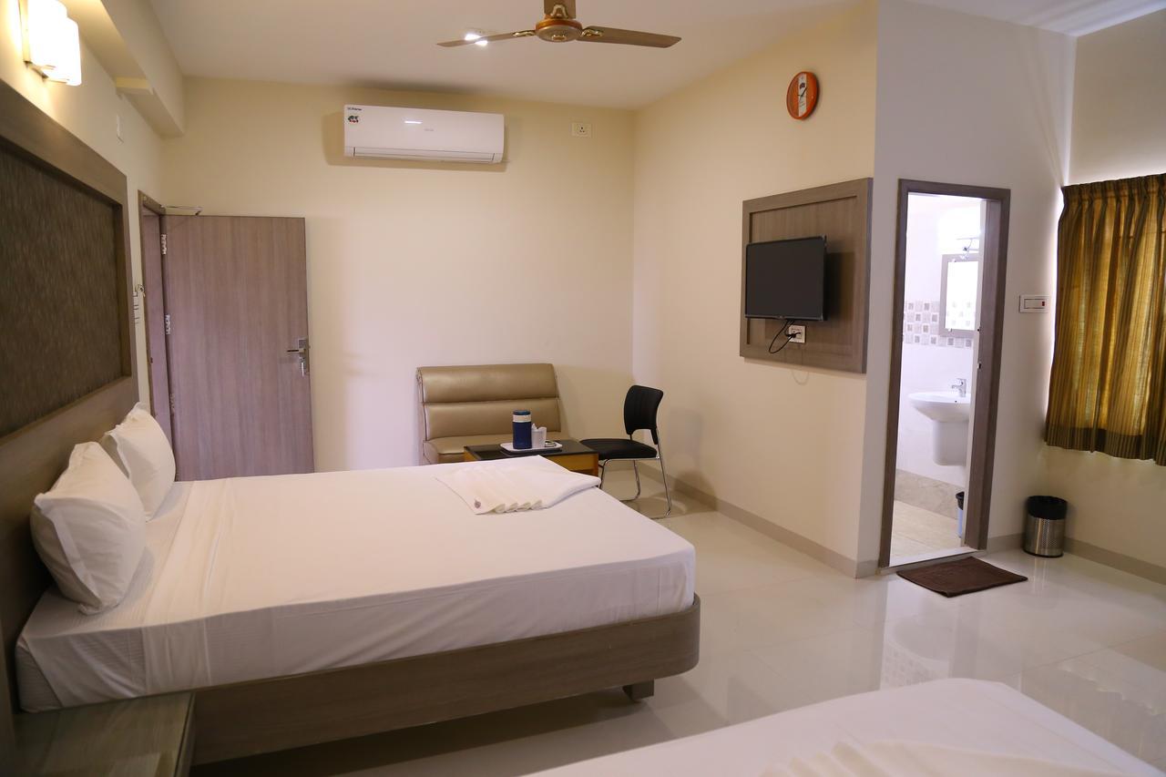 Hotel Gokulgrande Erode Bagian luar foto