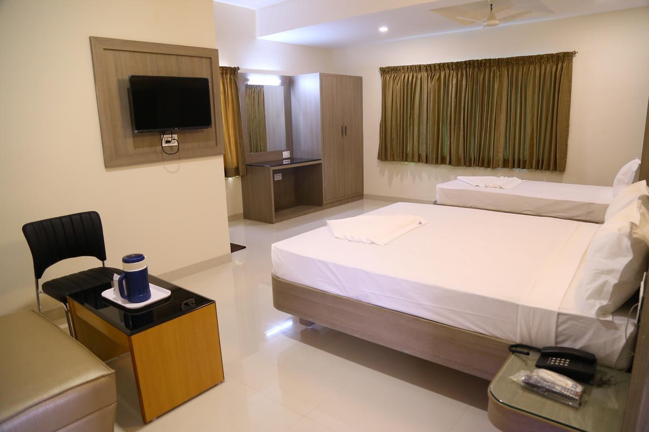 Hotel Gokulgrande Erode Bagian luar foto