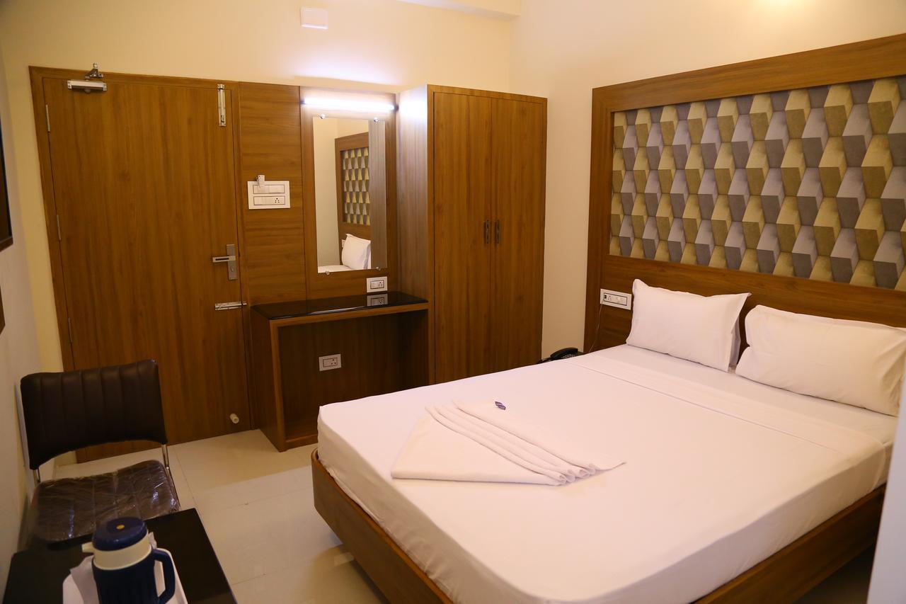 Hotel Gokulgrande Erode Bagian luar foto