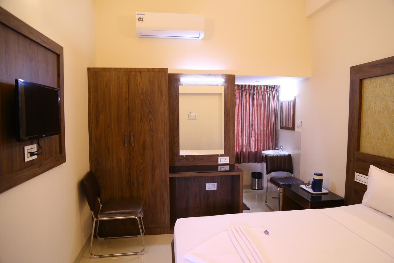 Hotel Gokulgrande Erode Bagian luar foto