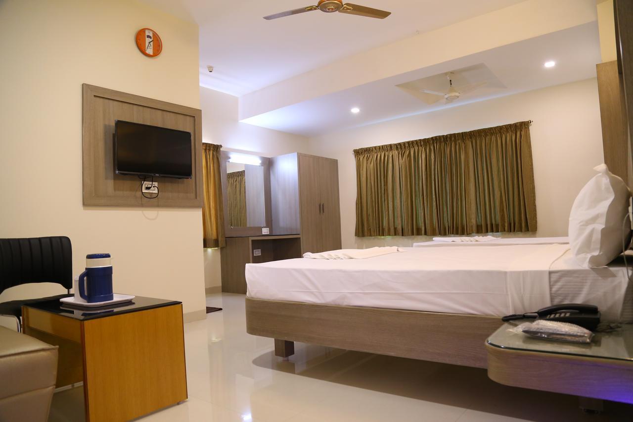 Hotel Gokulgrande Erode Bagian luar foto