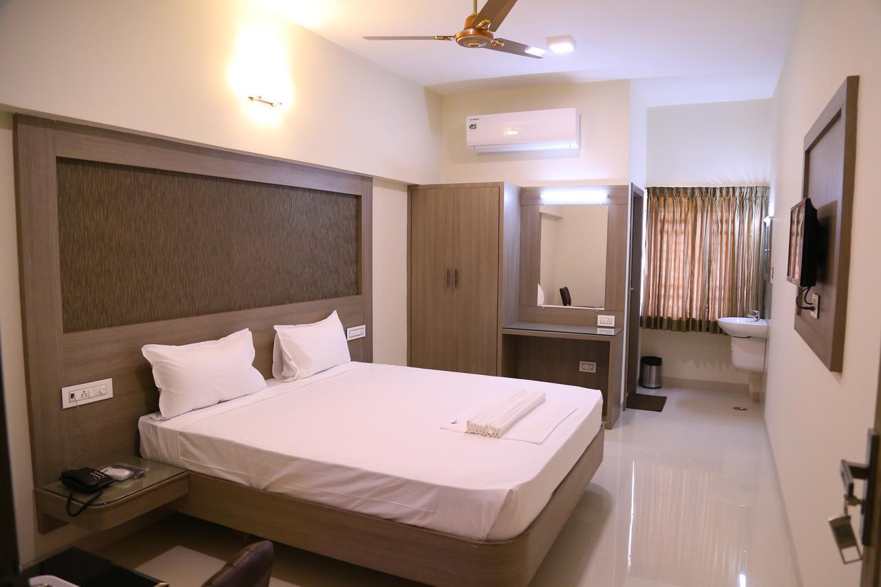 Hotel Gokulgrande Erode Bagian luar foto