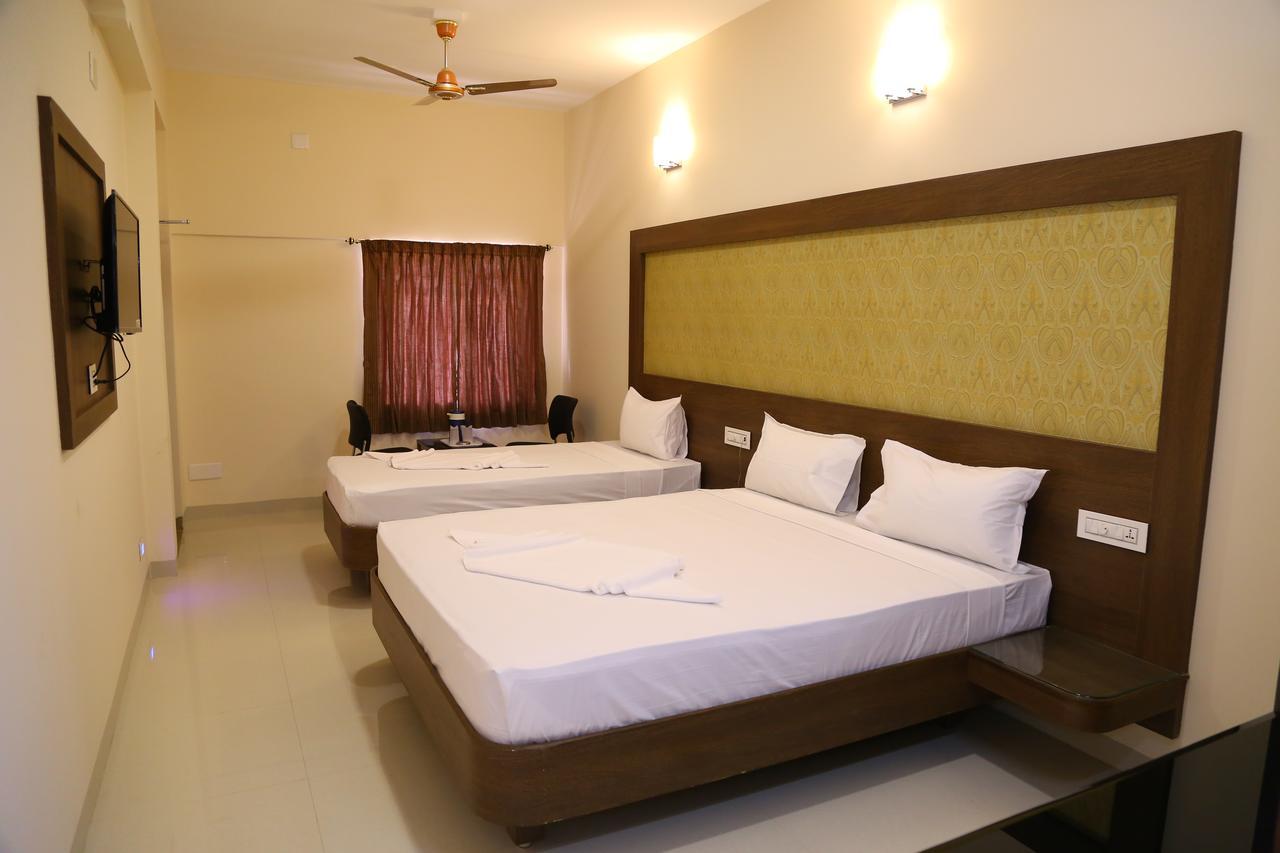Hotel Gokulgrande Erode Bagian luar foto
