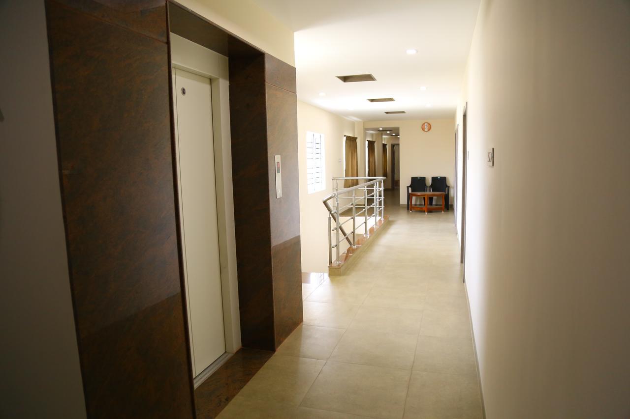 Hotel Gokulgrande Erode Bagian luar foto