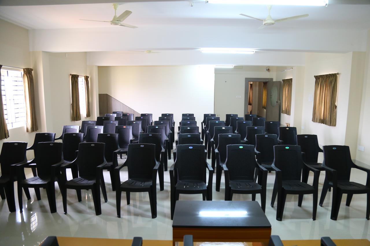 Hotel Gokulgrande Erode Bagian luar foto