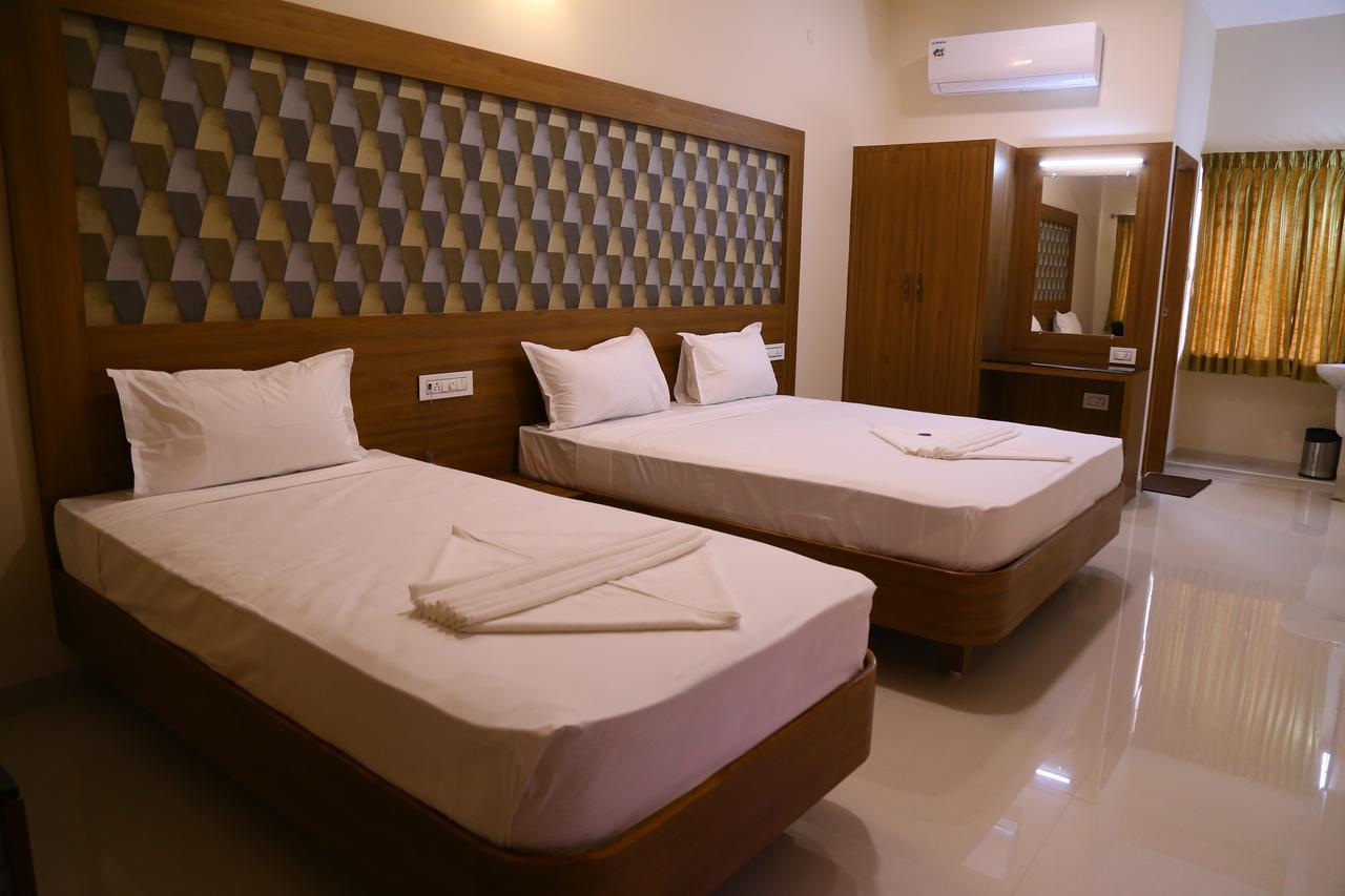 Hotel Gokulgrande Erode Bagian luar foto