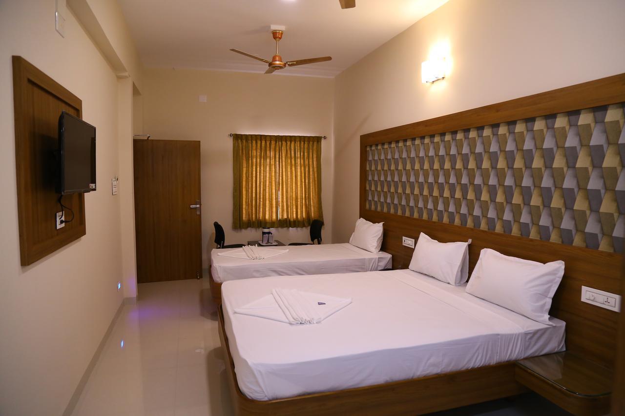 Hotel Gokulgrande Erode Bagian luar foto