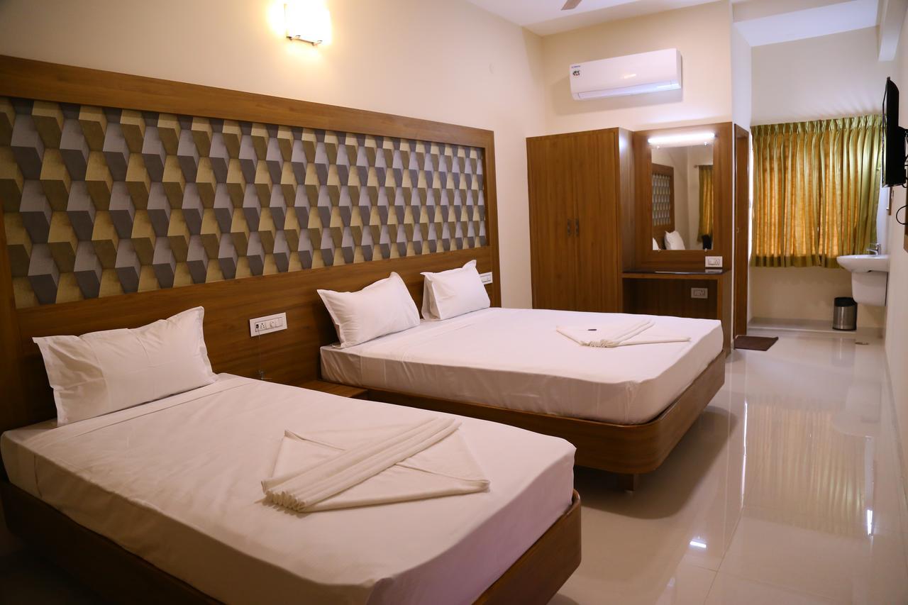 Hotel Gokulgrande Erode Bagian luar foto