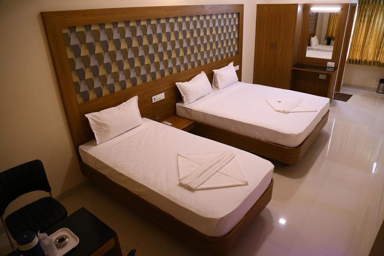 Hotel Gokulgrande Erode Bagian luar foto
