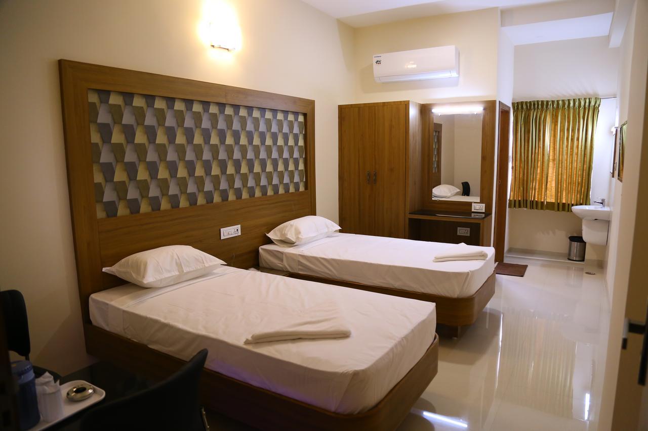 Hotel Gokulgrande Erode Bagian luar foto