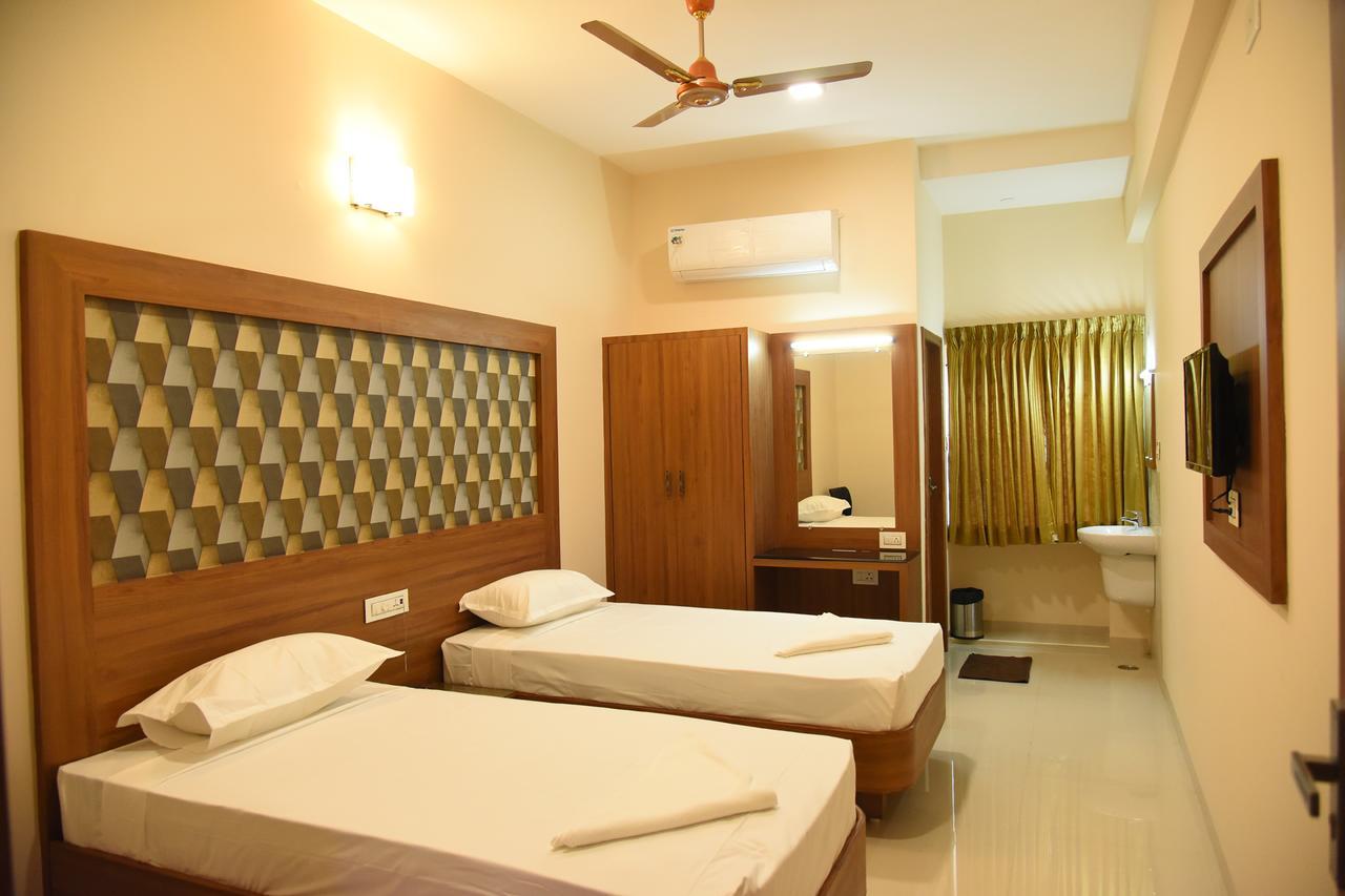 Hotel Gokulgrande Erode Bagian luar foto